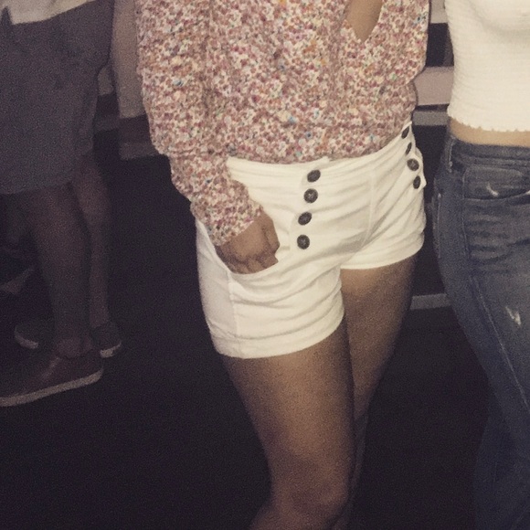 White stretchy shorts - Picture 4 of 4